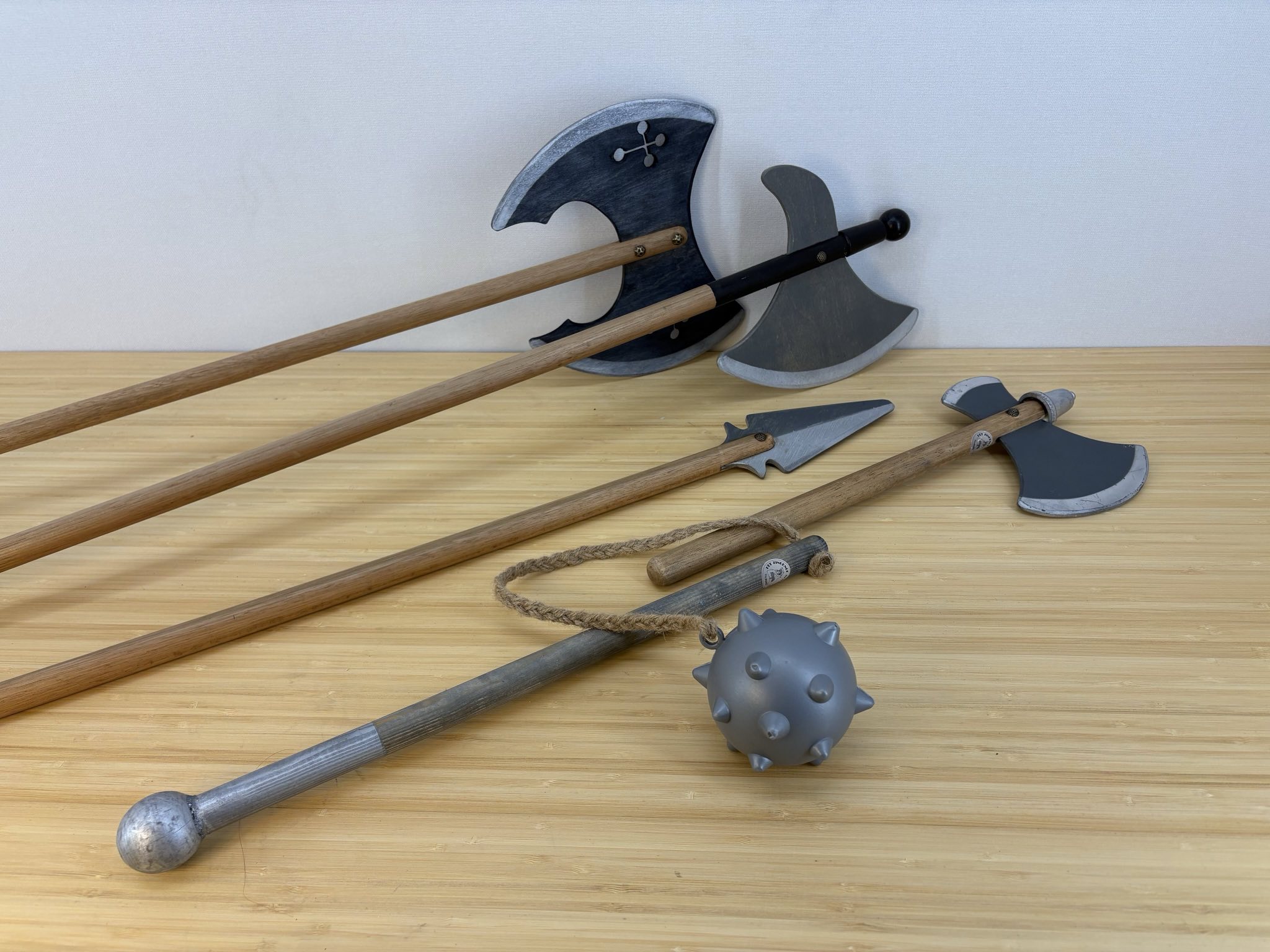 Houten zwaarden en meer