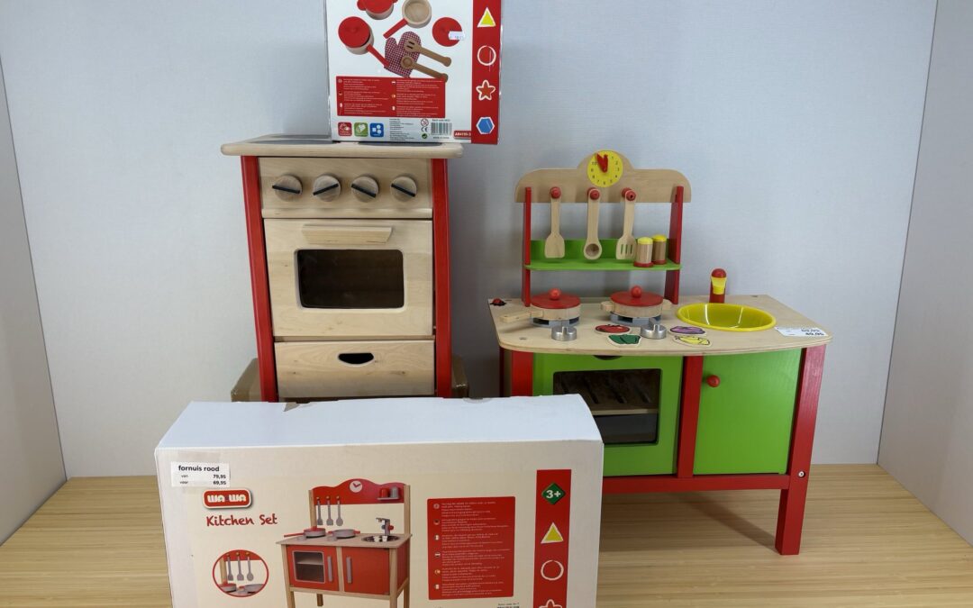Diverse speelkeukens van hout