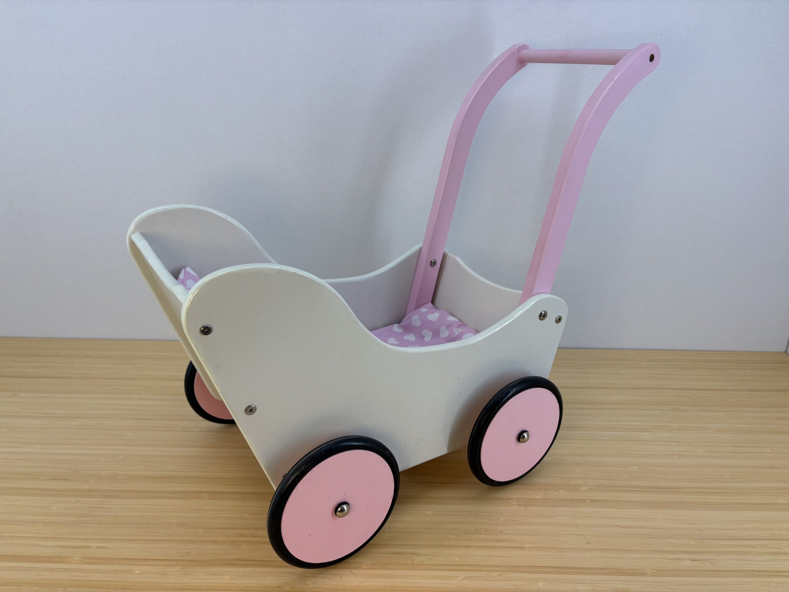 Poppenwagen van hout
