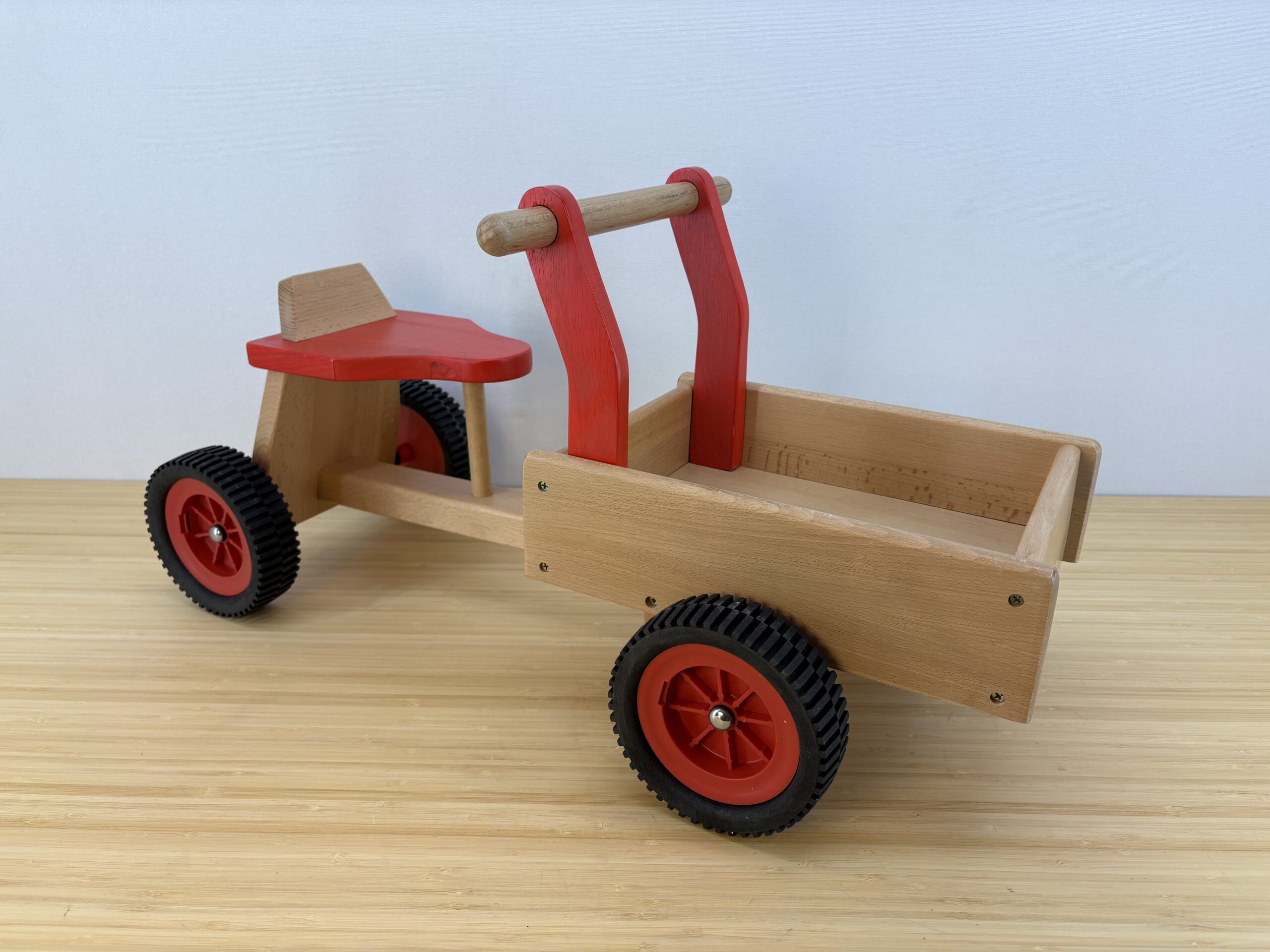 Houten bakfiets in rood of blauw