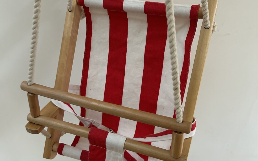 Baby schommel met stoffen zitting