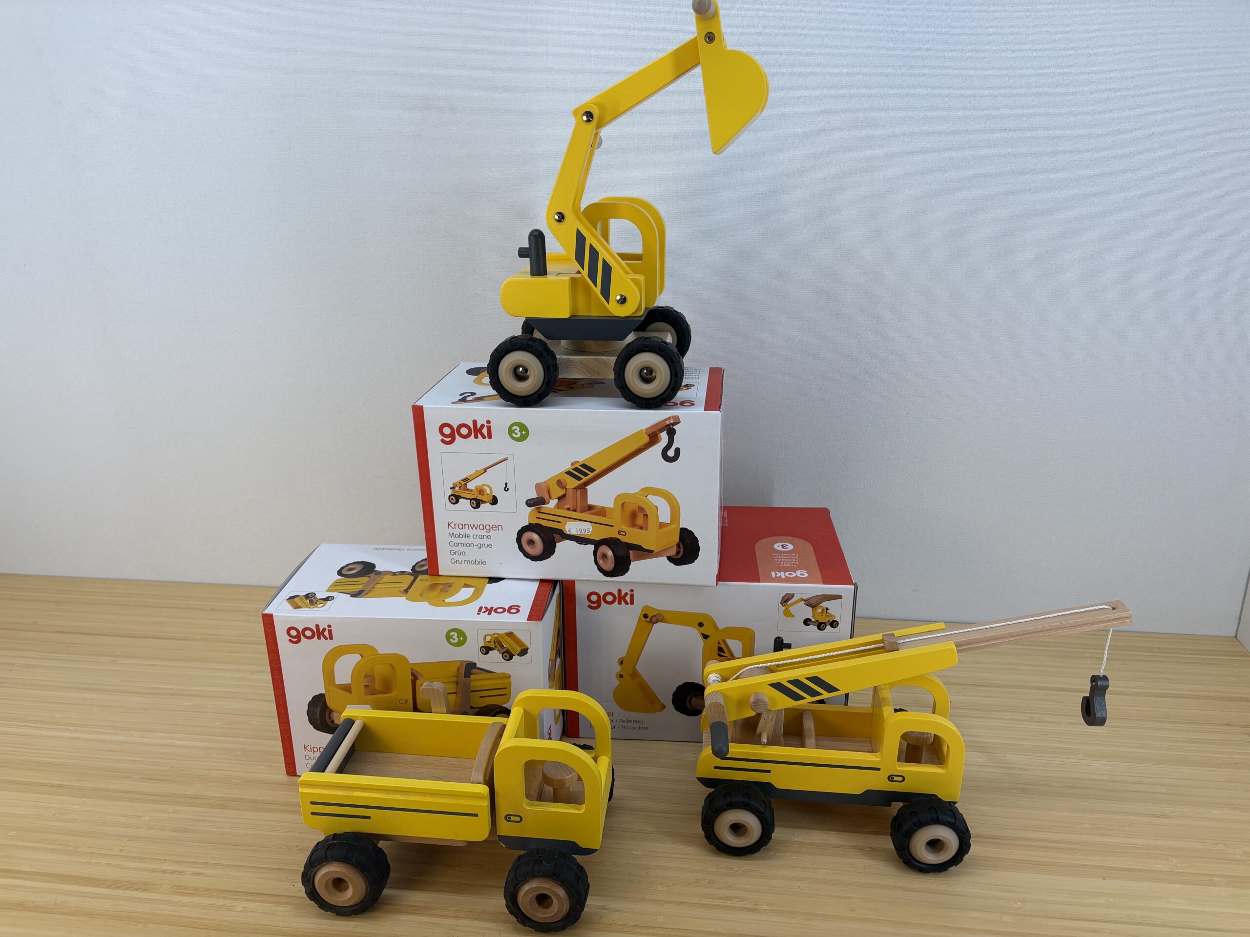 Grote auto,s met rubberen wielen