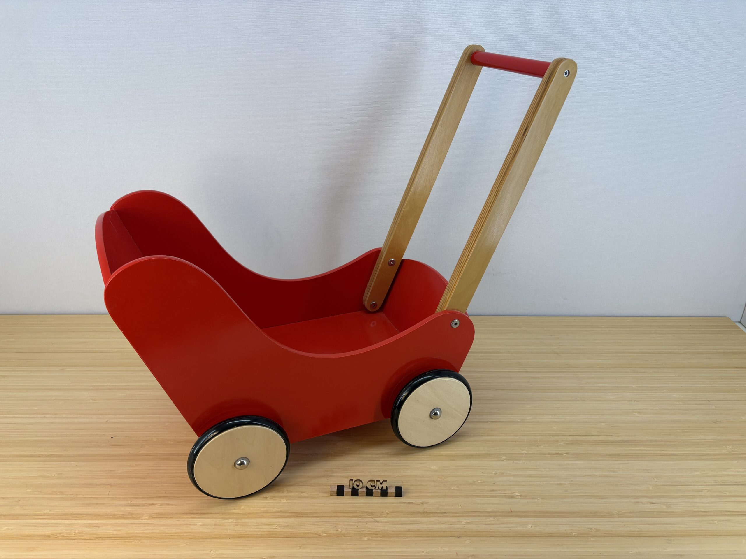 mooie houten poppenwagen